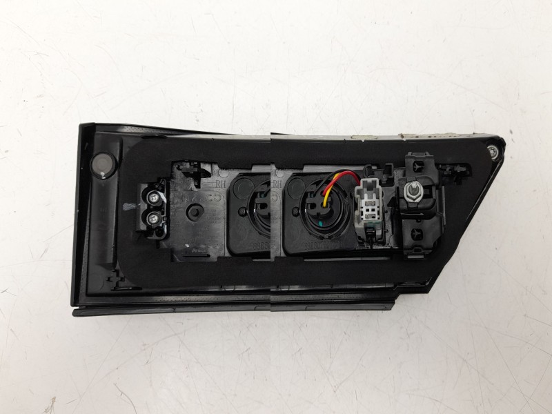 Recambio de piloto trasero derecho interior para lynk & co 01 phev referencia OEM IAM 8888077998  