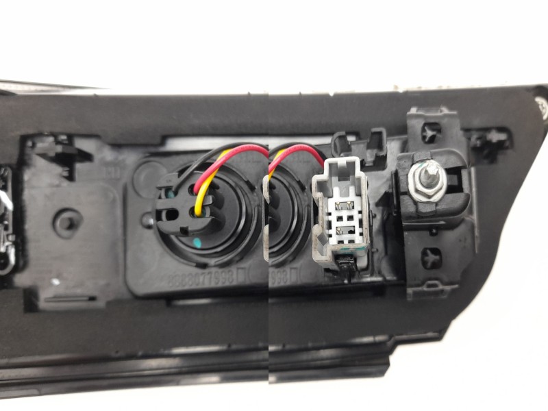 Recambio de piloto trasero derecho interior para lynk & co 01 phev referencia OEM IAM 8888077998  