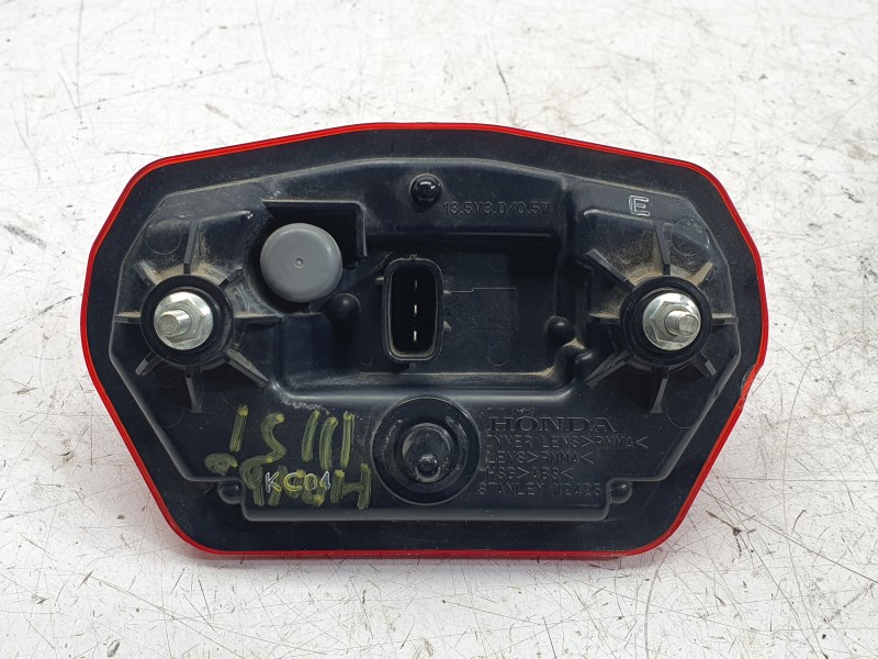 Recambio de piloto trasero central para honda africa twin referencia OEM IAM 33701MJPG52  