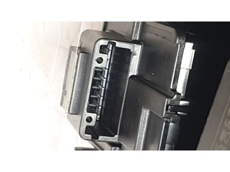 Recambio de luz interior para mazda 3 hatchback (bp) 2.0 skyactiv-g m hybrid referencia OEM IAM BHPD334C05  