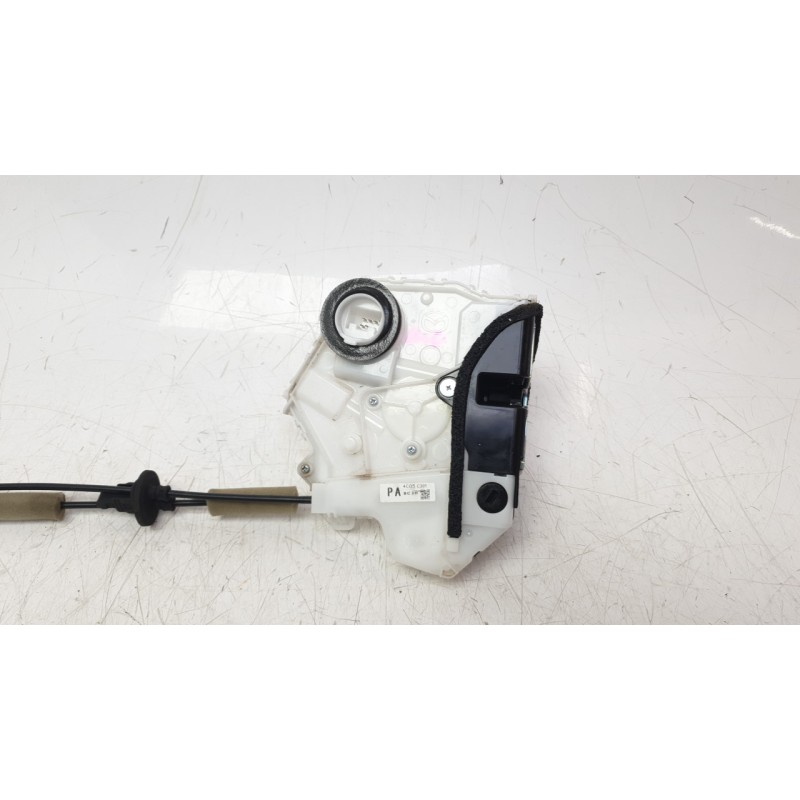 Recambio de cerradura puerta trasera derecha para mazda 3 hatchback (bp) 2.0 skyactiv-g m hybrid referencia OEM IAM BDMC72310C  
