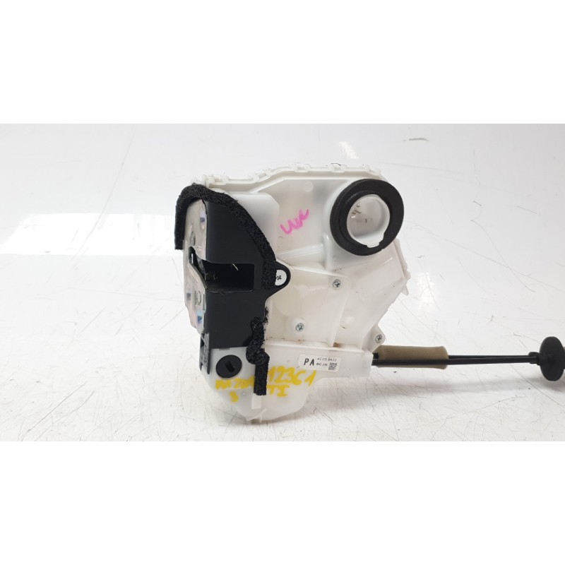 Recambio de cerradura puerta trasera izquierda para mazda 3 hatchback (bp) 2.0 skyactiv-g m hybrid referencia OEM IAM BDMC73310 