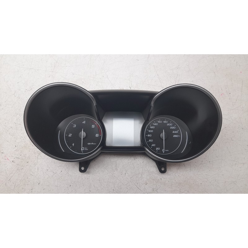 Recambio de cuadro instrumentos para alfa romeo giulia (952_) 2.2 d (952aem250, 952aea250) referencia OEM IAM 50545730 A2C104590