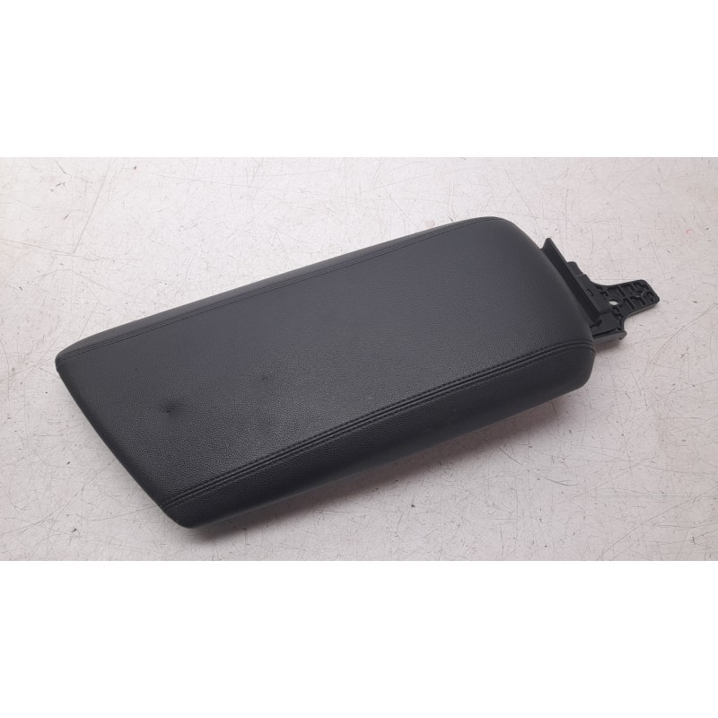 Recambio de apoyabrazos central para alfa romeo giulia (952_) 2.2 d (952aem250, 952aea250) referencia OEM IAM 156132366  