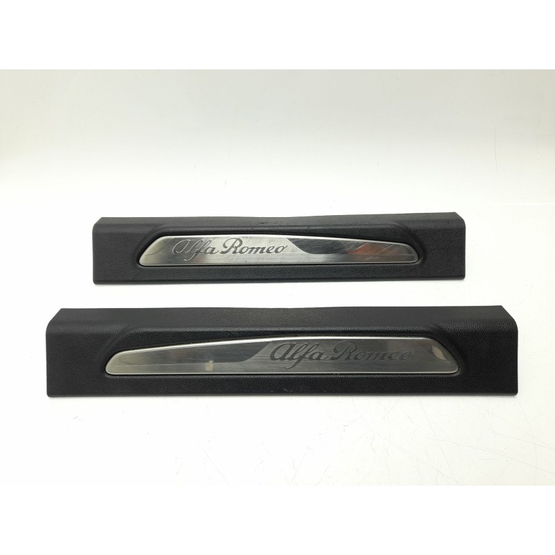 Recambio de moldura para alfa romeo giulia (952_) 2.2 d (952aem250, 952aea250) referencia OEM IAM 156107573  