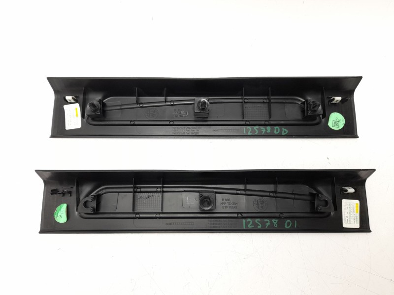 Recambio de moldura para alfa romeo giulia (952_) 2.2 d (952aem250, 952aea250) referencia OEM IAM 156107573  
