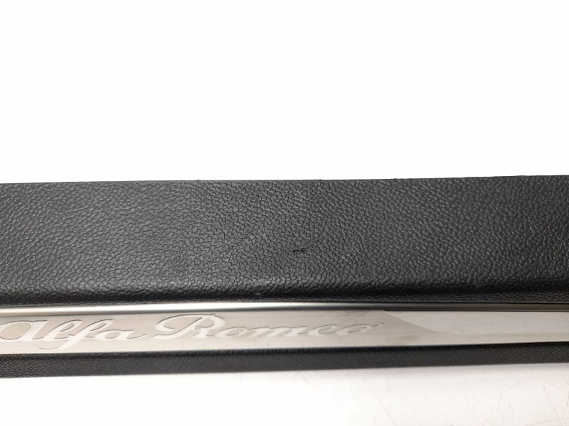 Recambio de moldura para alfa romeo giulia (952_) 2.2 d (952aem250, 952aea250) referencia OEM IAM 156107573  