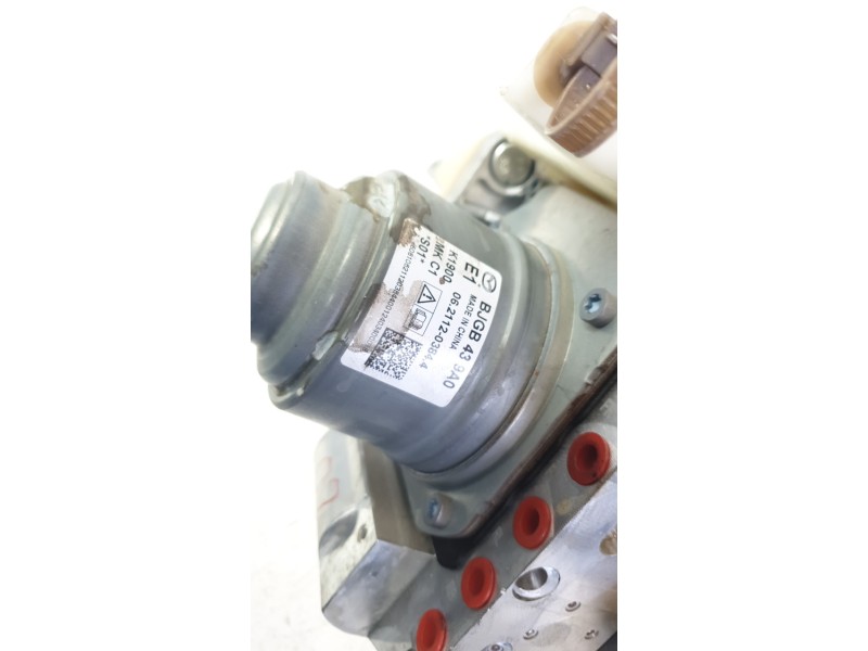 Recambio de abs para mazda 3 hatchback (bp) 2.0 skyactiv-g m hybrid referencia OEM IAM BJGB439A0  