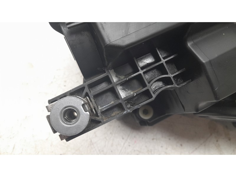 Recambio de faro izquierdo para audi a4 b9 avant (8w5, 8wd) 2.0 tdi referencia OEM IAM 8W0941005  10102381002/11025401/2030083/2