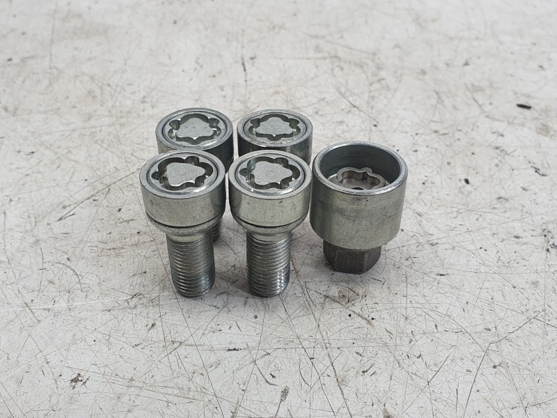 Recambio de juego tornillos de rueda para audi a1 sportback (gba) 30 tfsi referencia OEM IAM TORNILLOSANTIRROBO  