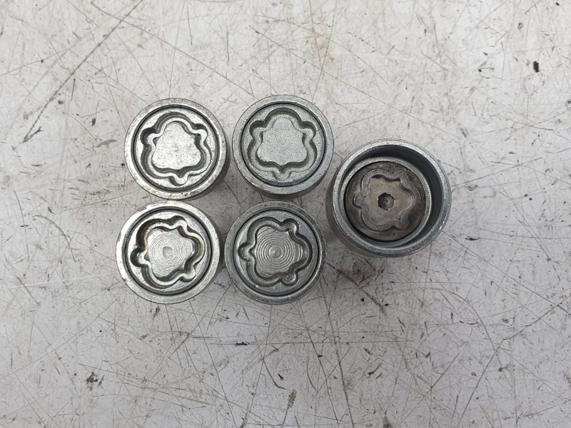 Recambio de juego tornillos de rueda para audi a1 sportback (gba) 30 tfsi referencia OEM IAM TORNILLOSANTIRROBO  