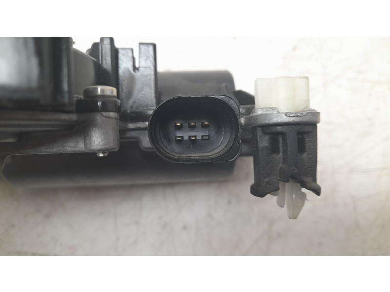 Recambio de motor cierre centralizado porton para volkswagen id.4 (e21) gtx referencia OEM IAM 3G0827887C  