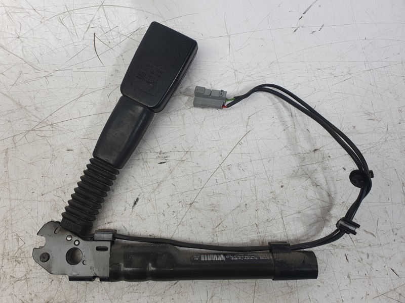 Recambio de enganche cinturon delantero izquierdo para bmw 3 (e90) 320 d referencia OEM IAM 33044477F 33040941D 