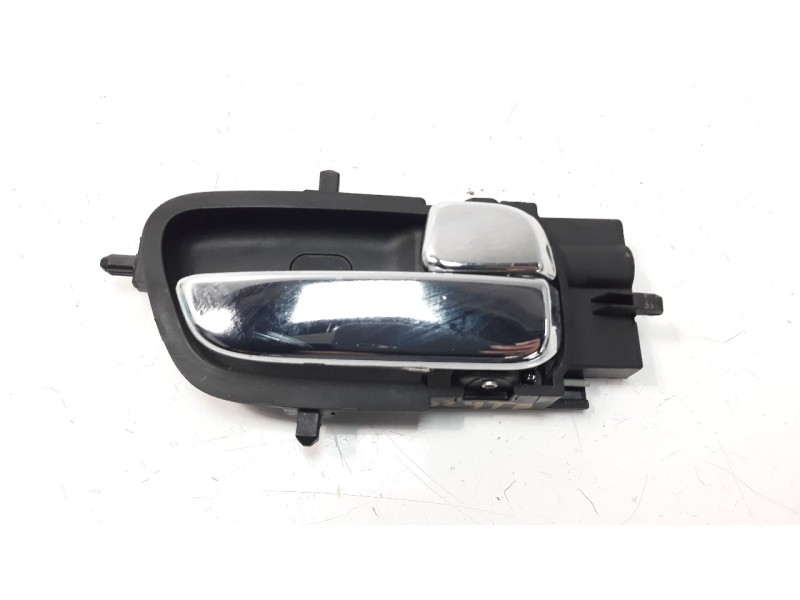 Recambio de maneta interior trasera derecha para hyundai i20 1.2 16v cat referencia OEM IAM 826201J000  