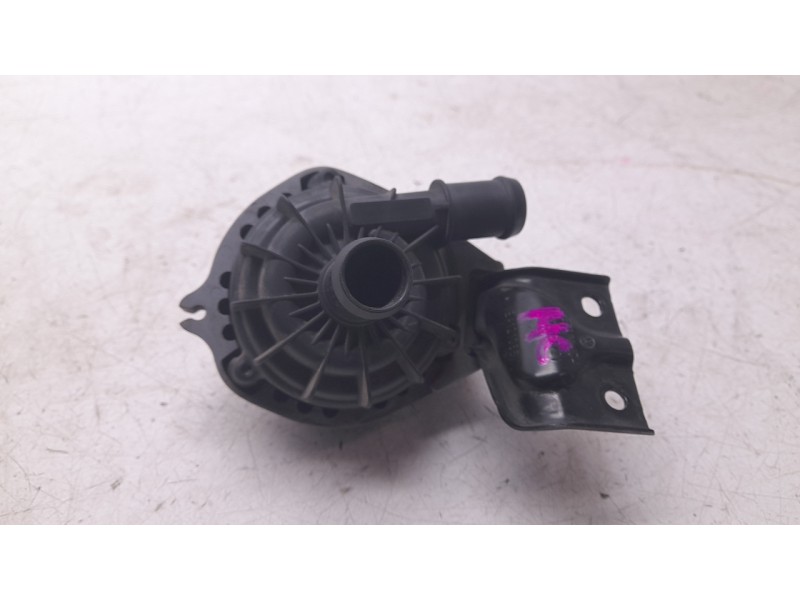 Recambio de bomba agua para volkswagen id.4 (e21) gtx referencia OEM IAM 1EA965567D  