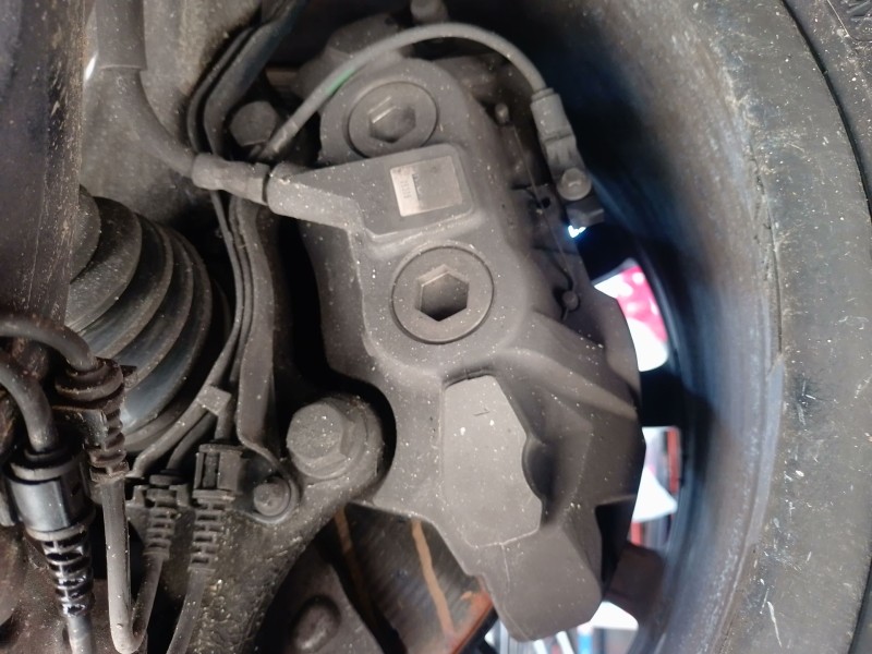 Recambio de pinza de freno delantera derecha para mercedes-benz glc coupe (c253) 250 d 4-matic (253.309) referencia OEM IAM   