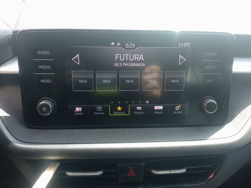 Recambio de pantalla multifuncion para skoda fabia iv (pj3) 1.0 mpi referencia OEM IAM   