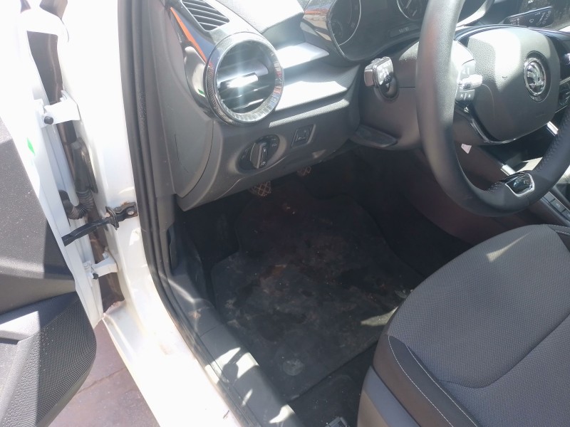 Recambio de juego alfombrillas para skoda fabia iv (pj3) 1.0 mpi referencia OEM IAM   