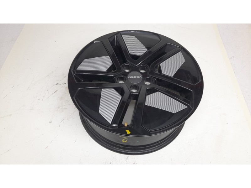 Recambio de llanta para omoda omoda 5 hev referencia OEM IAM 203001840AA  
