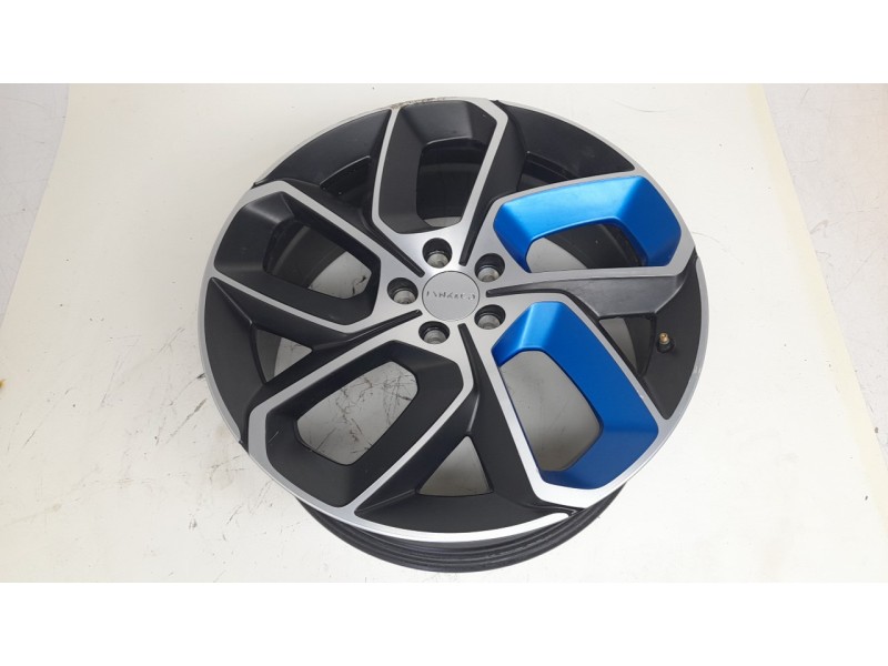 Recambio de llanta para lynk & co 01 phev referencia OEM IAM 8889658786  