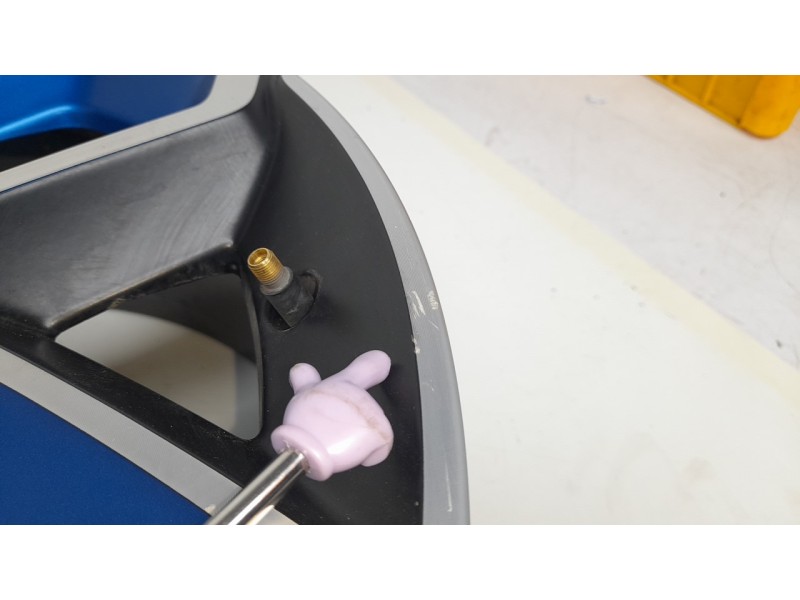 Recambio de llanta para lynk & co 01 phev referencia OEM IAM 8889658786  