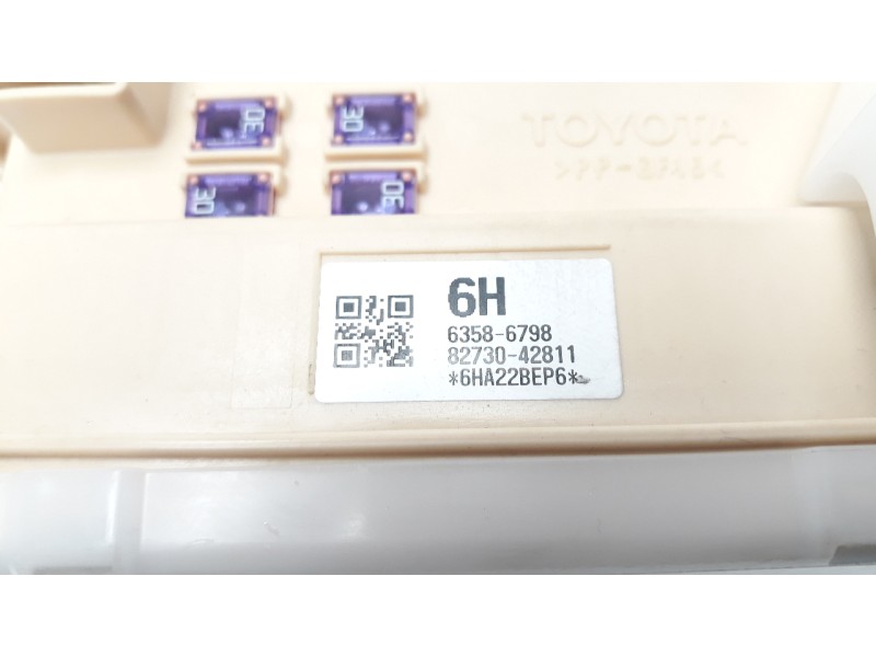 Recambio de caja reles / fusibles para toyota rav 4 referencia OEM IAM 8273042811  