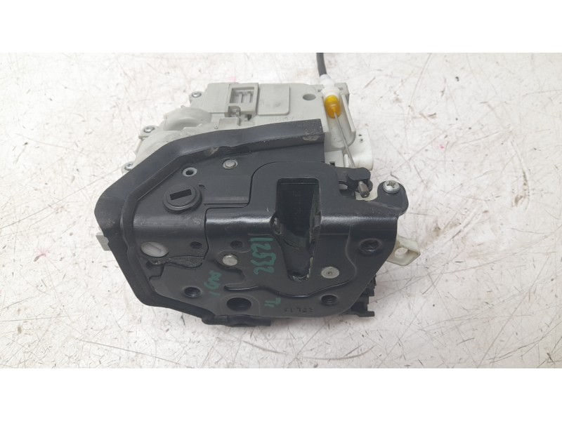 Recambio de cerradura puerta trasera izquierda para audi a4 b9 avant (8w5, 8wd) 2.0 tdi referencia OEM IAM 8X0839015E  EZCAU325/