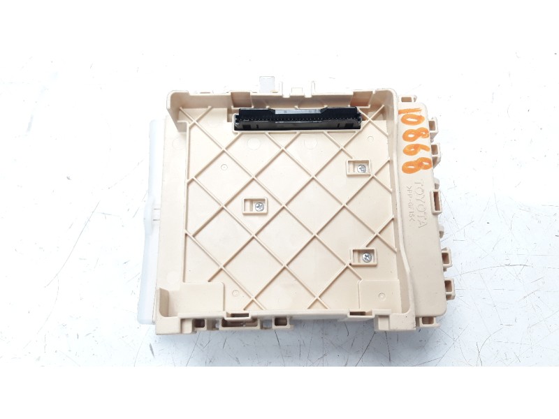 Recambio de caja reles / fusibles para toyota rav 4 referencia OEM IAM 8273042811  