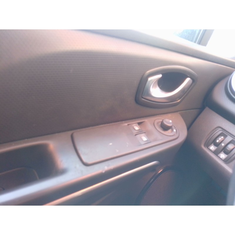 Recambio de mando elevalunas delantero izquierdo para renault clio iv (bh_) 0.9 tce 90 referencia OEM IAM   