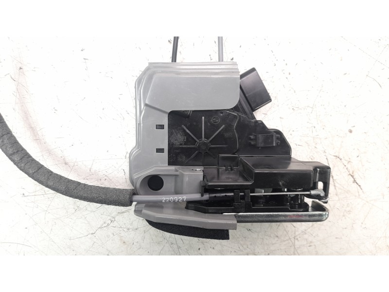 Recambio de cerradura puerta trasera derecha para ssangyong rexton limited 4x4 referencia OEM IAM 7132036000  