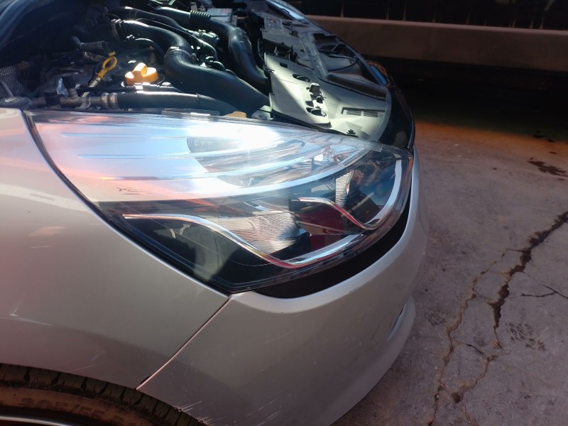 Recambio de faro derecho para renault clio iv (bh_) 0.9 tce 90 referencia OEM IAM   