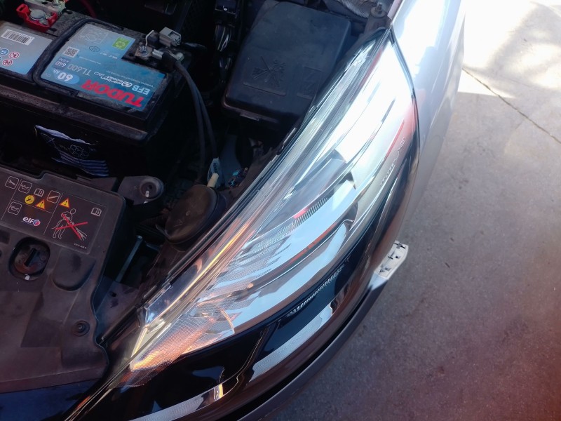 Recambio de faro izquierdo para renault clio iv (bh_) 0.9 tce 90 referencia OEM IAM   