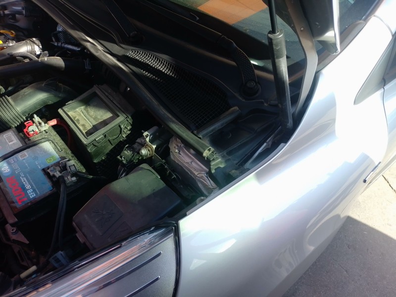 Recambio de amortiguador delantero izquierdo para renault clio iv (bh_) 0.9 tce 90 referencia OEM IAM   