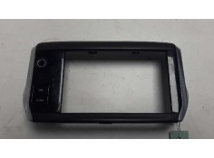 Recambio de moldura para peugeot 208 style referencia OEM IAM 9673861377  