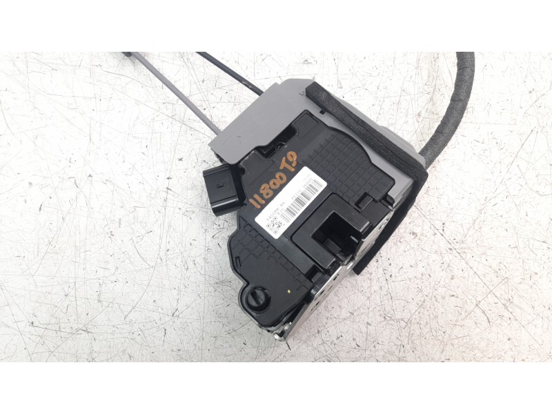 Recambio de cerradura puerta trasera derecha para ssangyong rexton limited 4x4 referencia OEM IAM 7132036000  