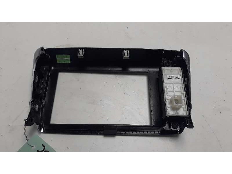 Recambio de moldura para peugeot 208 style referencia OEM IAM 9673861377  
