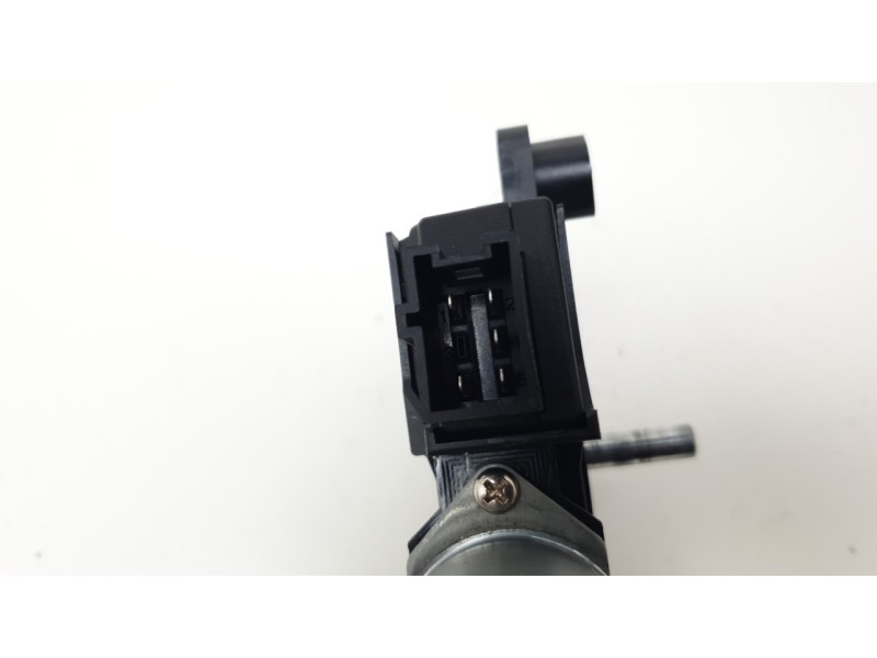 Recambio de motor elevalunas trasero derecho para mercedes-benz clase gla (x156) gla 200 cdi / d (156.908) referencia OEM IAM 24