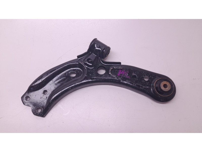 Recambio de brazo suspension inferior delantero izquierdo para mg zs suv (azs1) 1.5 vti referencia OEM IAM 11048892  