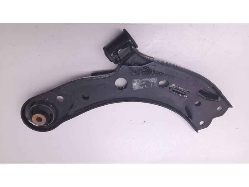 Recambio de brazo suspension inferior delantero izquierdo para mg zs suv (azs1) 1.5 vti referencia OEM IAM 11048892  