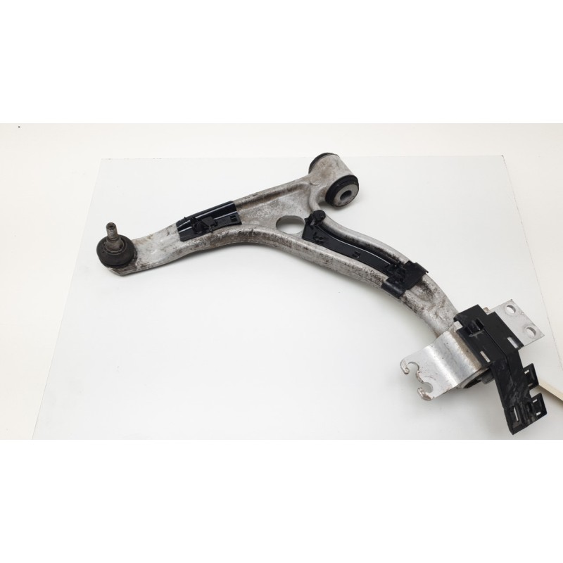 Recambio de brazo suspension superior delantero izquierdo para mercedes-benz clase gla (x156) gla 200 cdi / d (156.908) referenc