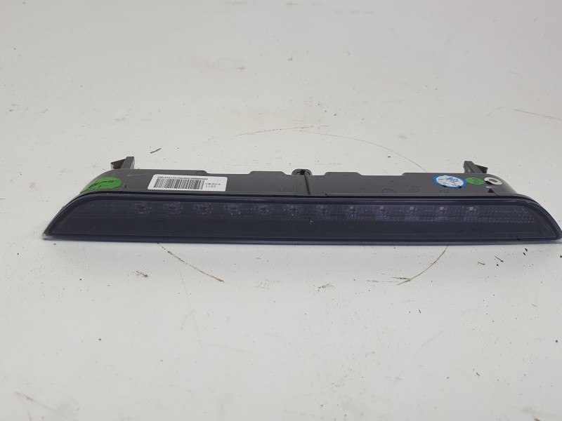 Recambio de luz central de freno para lynk & co 01 phev referencia OEM IAM 8888295079  