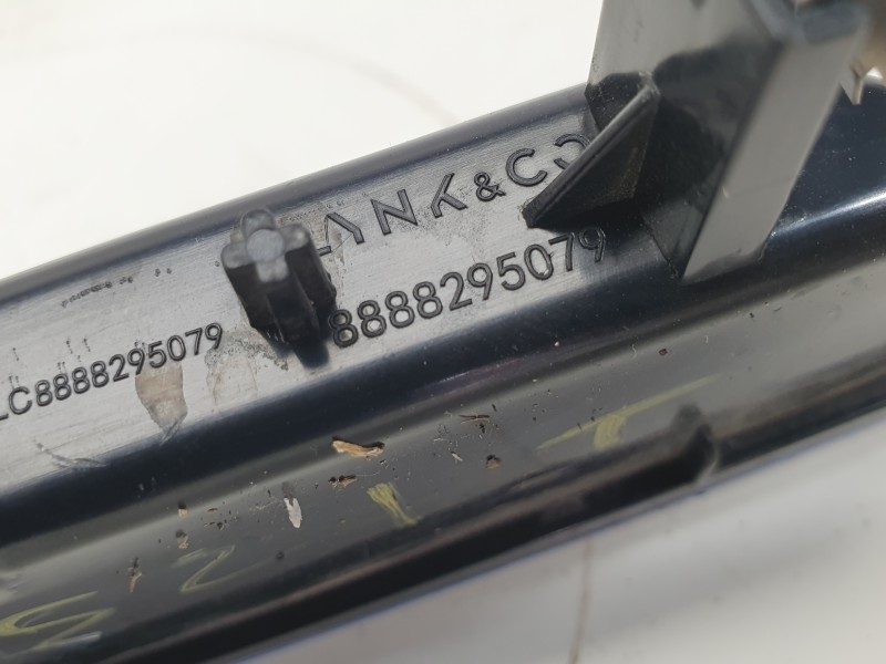 Recambio de luz central de freno para lynk & co 01 phev referencia OEM IAM 8888295079  