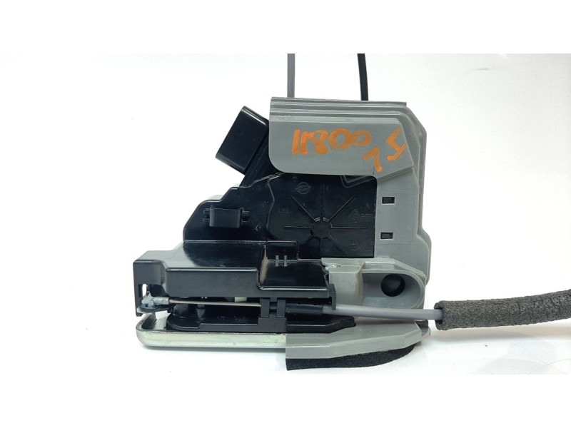 Recambio de cerradura puerta trasera izquierda para ssangyong rexton limited 4x4 referencia OEM IAM 7131036000  