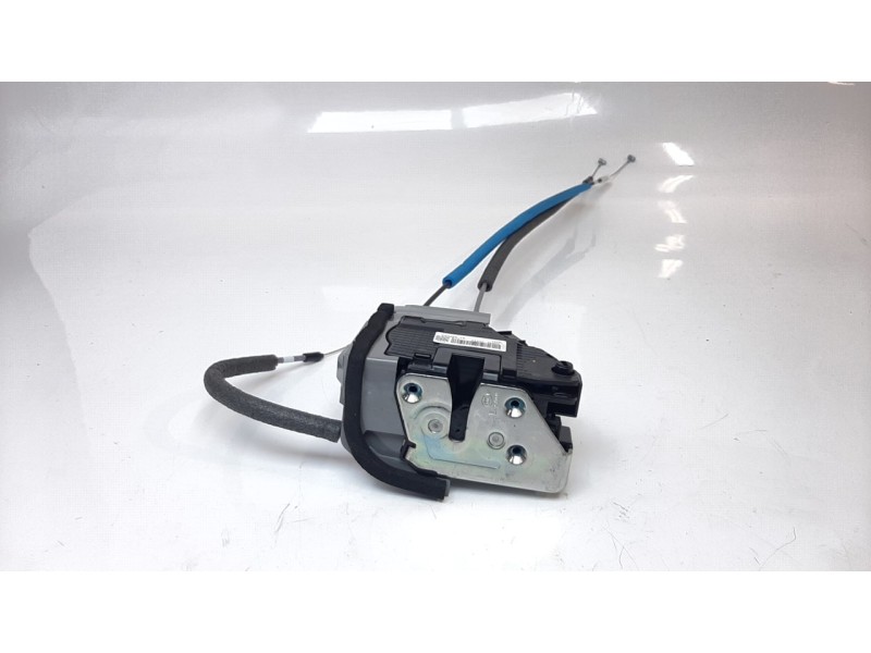 Recambio de cerradura puerta trasera izquierda para ssangyong rexton limited 4x4 referencia OEM IAM 7131036000  