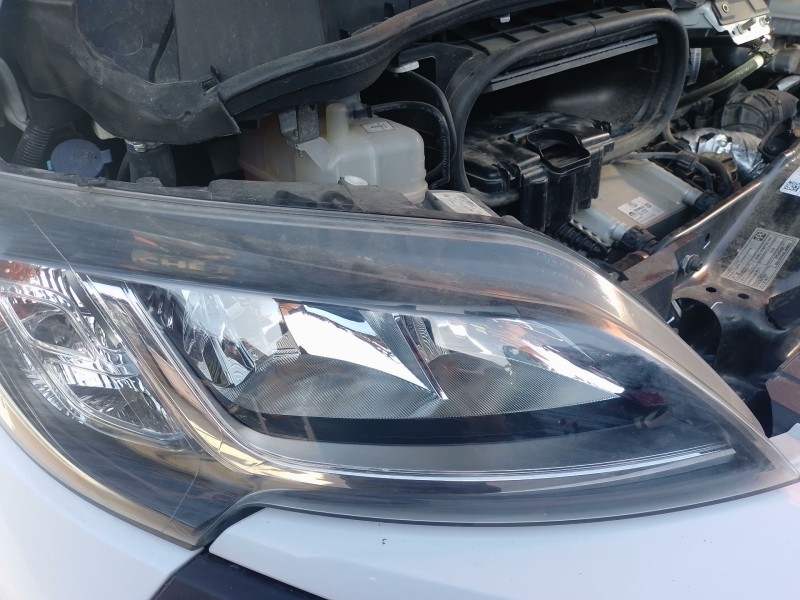 Recambio de faro derecho para toyota proace max referencia OEM IAM   