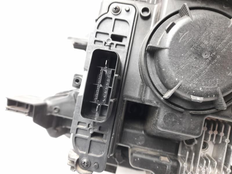 Recambio de faro derecho para kia ev9 100 gt-line awd referencia OEM IAM 92102DO130  