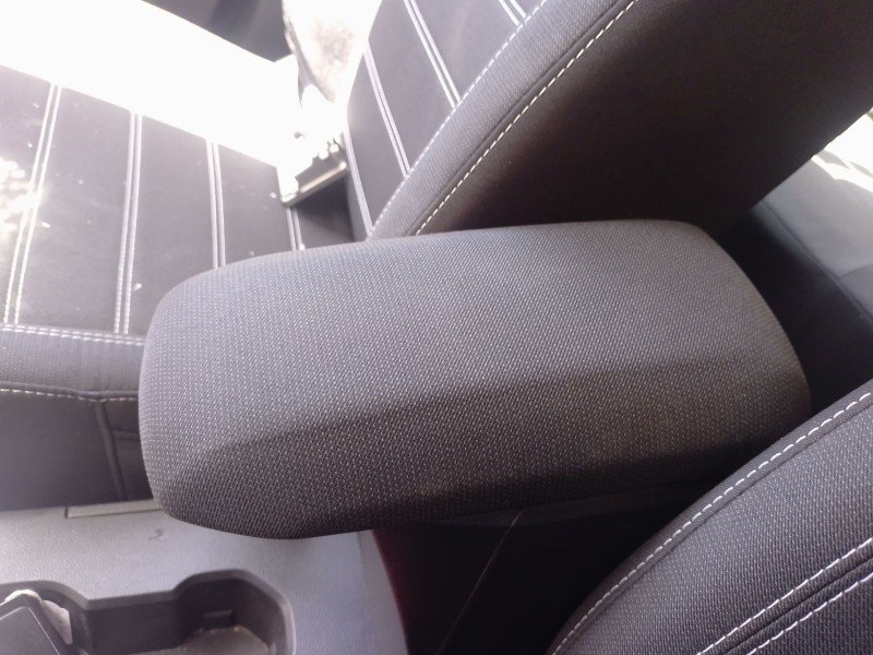 Recambio de apoyabrazos central para dacia sandero iii 1.0 tce 90 eco-g referencia OEM IAM   