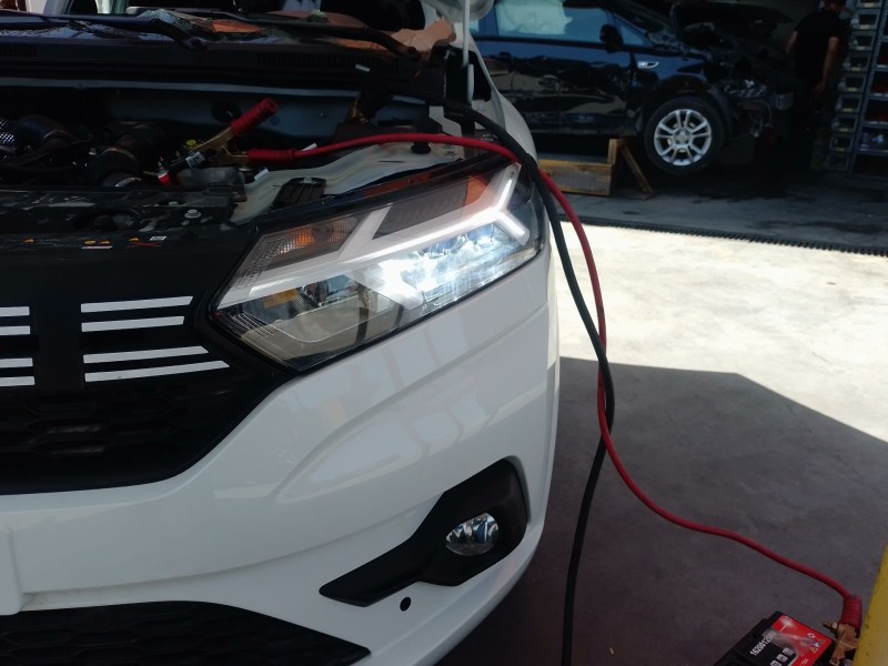 Recambio de faro izquierdo para dacia sandero iii 1.0 tce 90 eco-g referencia OEM IAM   