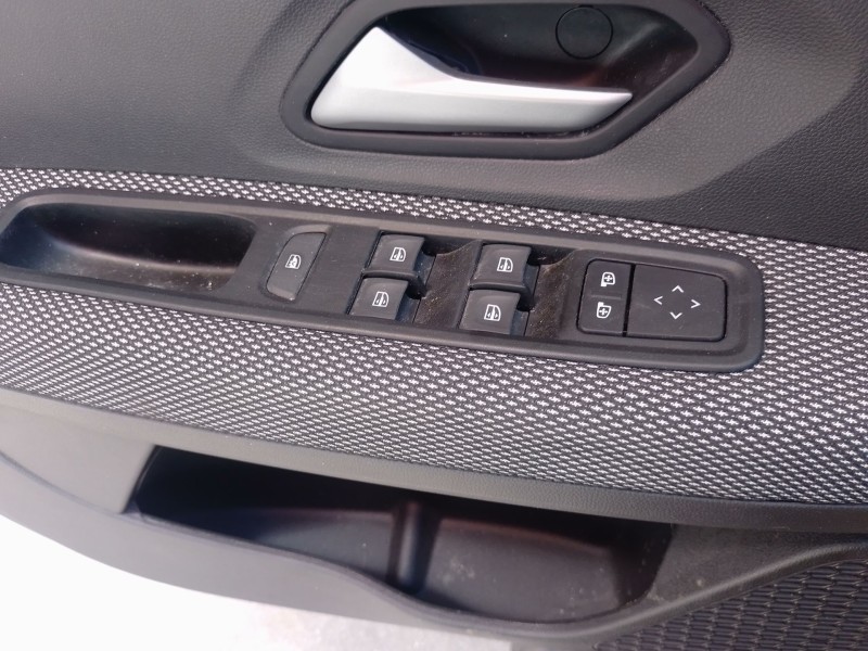 Recambio de mando elevalunas delantero izquierdo para dacia sandero iii 1.0 tce 90 eco-g referencia OEM IAM   