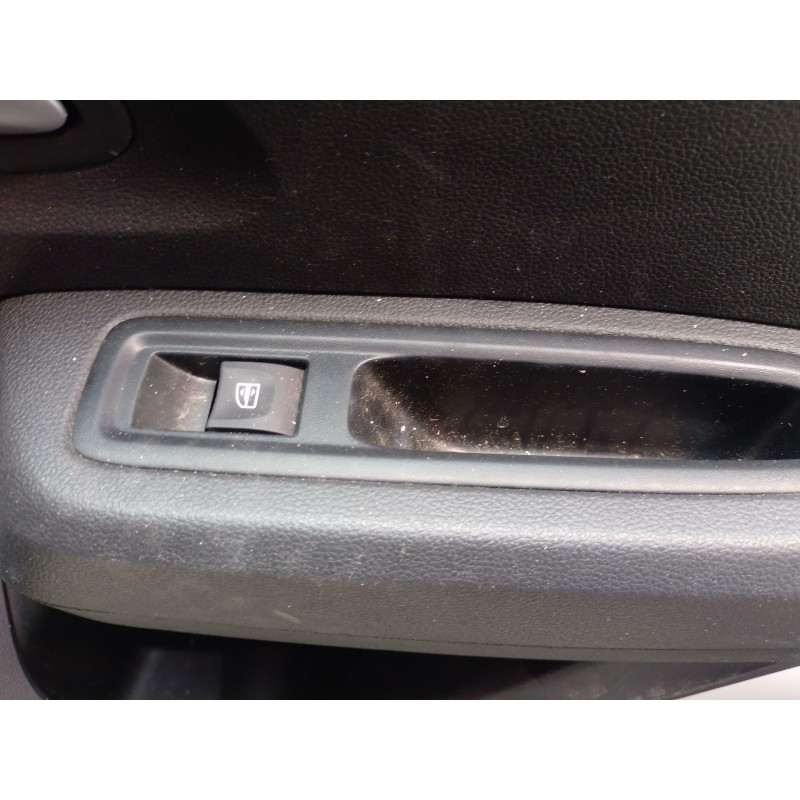 Recambio de mando elevalunas trasero derecho para dacia sandero iii 1.0 tce 90 eco-g referencia OEM IAM   